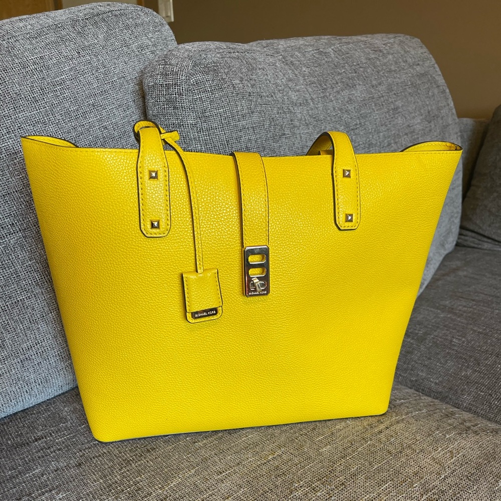 MK TOTE